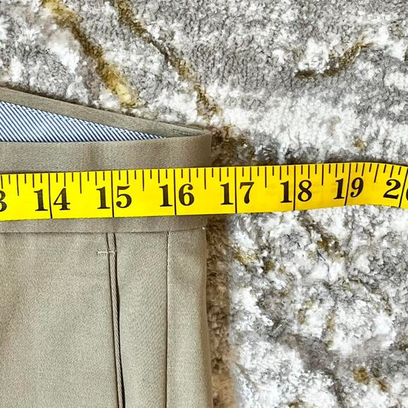 Kirkland Signature Non-Iron 100% Cotton Dress Pants 32x32 – Classic Khaki - Picture 5 of 8